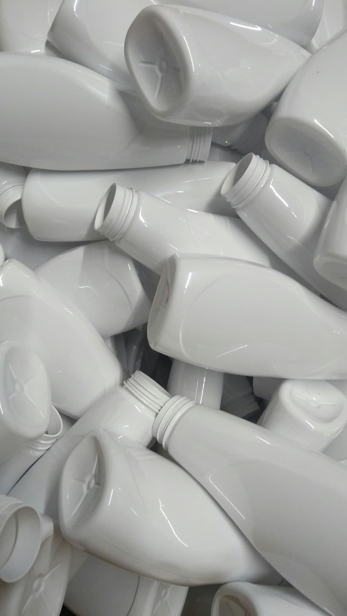 PET vs HDPE: Which Plastic Bottle Fits Your Fill?